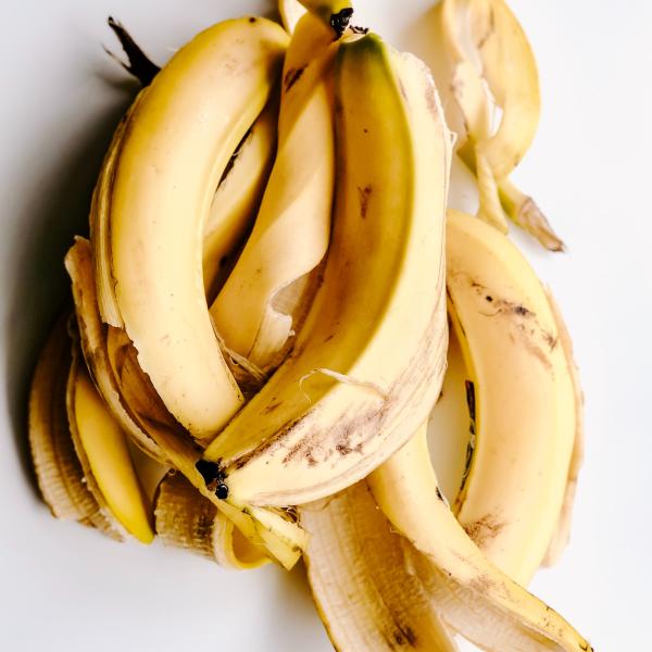 Poliranje kožnih predmeta korom od banane